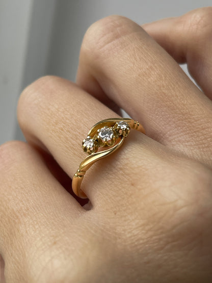Antique 18ct gold diamond trilogy ring - 1914