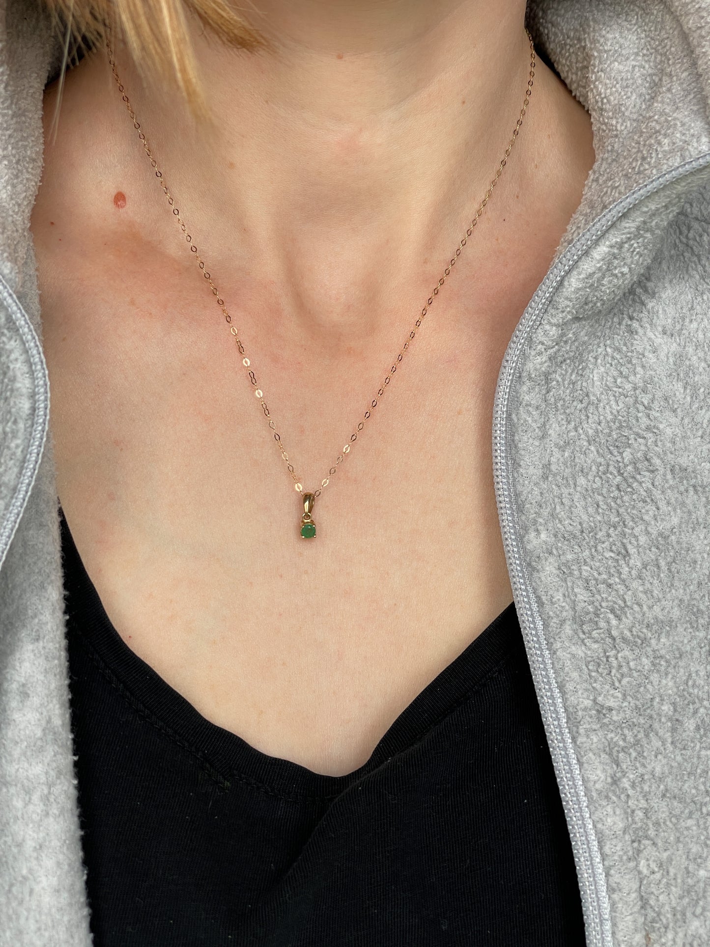 Vintage emerald necklace on 9ct gold