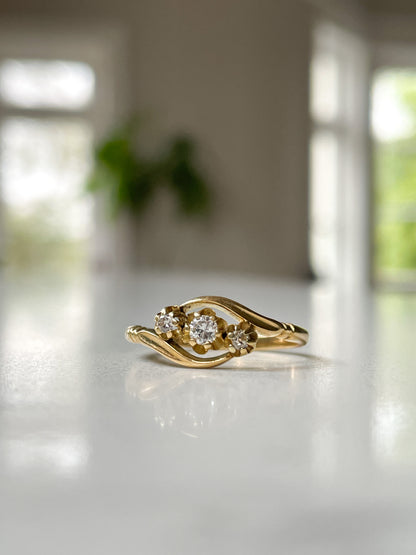 Antique 18ct gold diamond trilogy ring - 1914