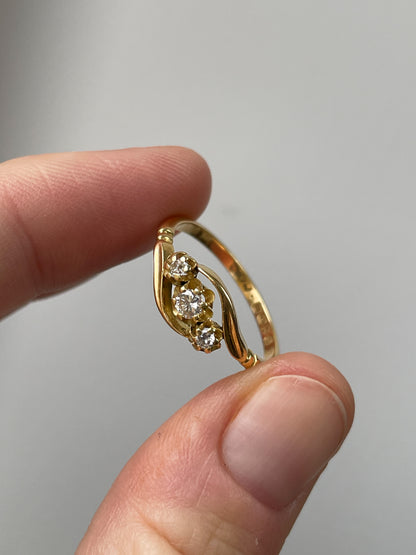 Antique 18ct gold diamond trilogy ring - 1914