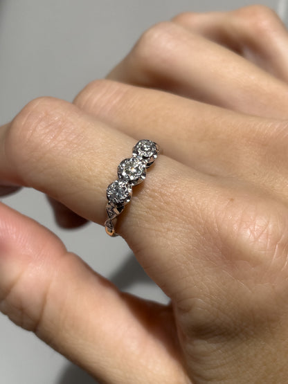 Vintage diamond trilogy ring on 18ct gold and platinum