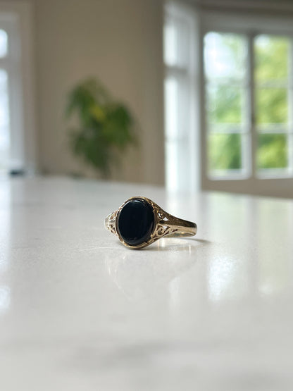 Vintage onyx signet ring on 9ct gold
