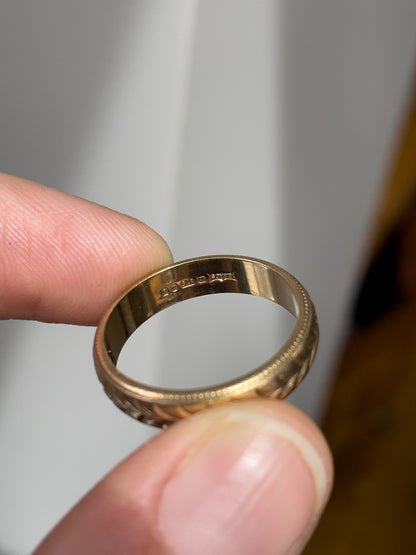 Vintage patterned gold band ring in 9ct gold
