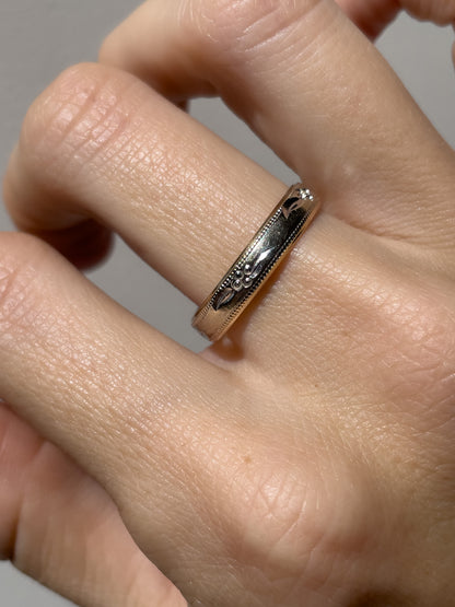 Vintage 9ct yellow and white gold patterned band