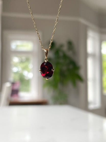 Contemporary garnet necklace pendant on 9ct gold with chain