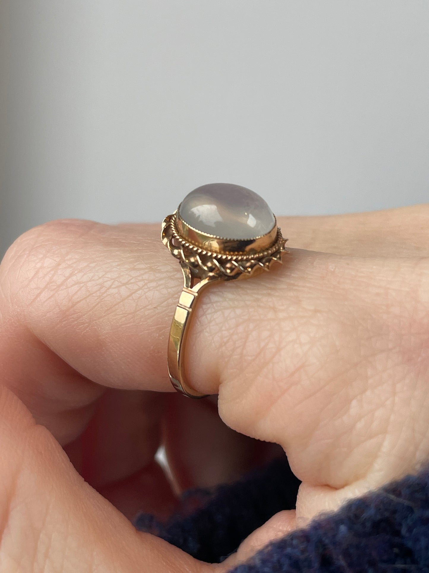 1985 Moonstone ring on 9ct gold