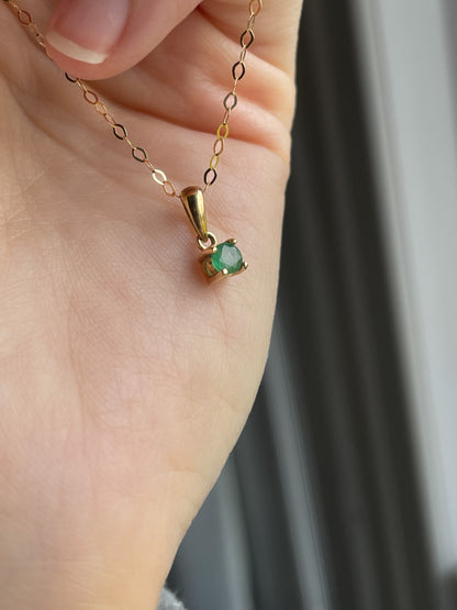 Vintage emerald necklace on 9ct gold