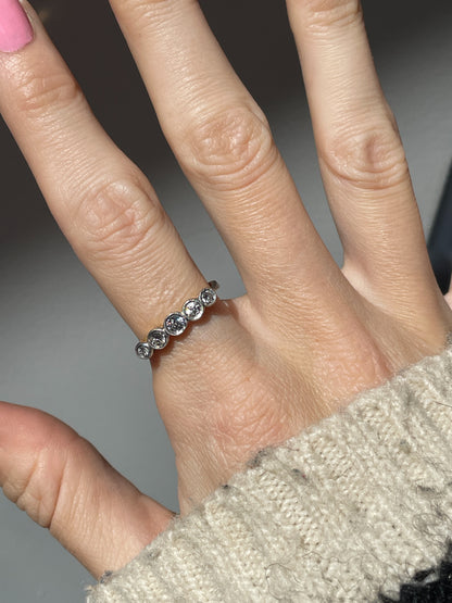 Antique diamond 5-stone ring on 18ct gold and platinum