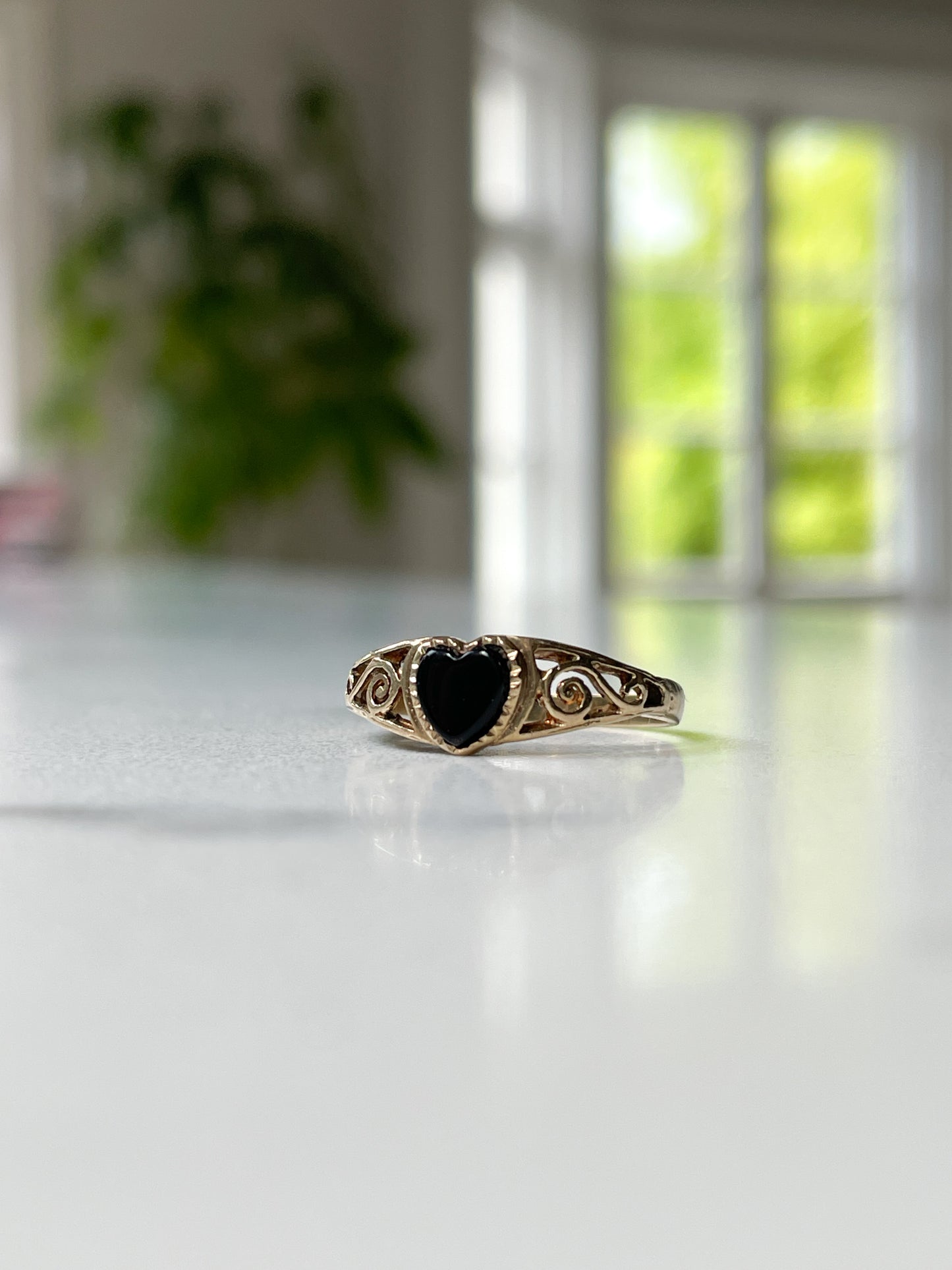 Vintage onyx heart ring on 9ct gold