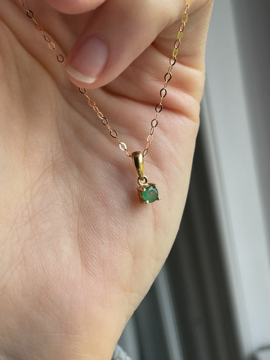 Vintage emerald necklace on 9ct gold