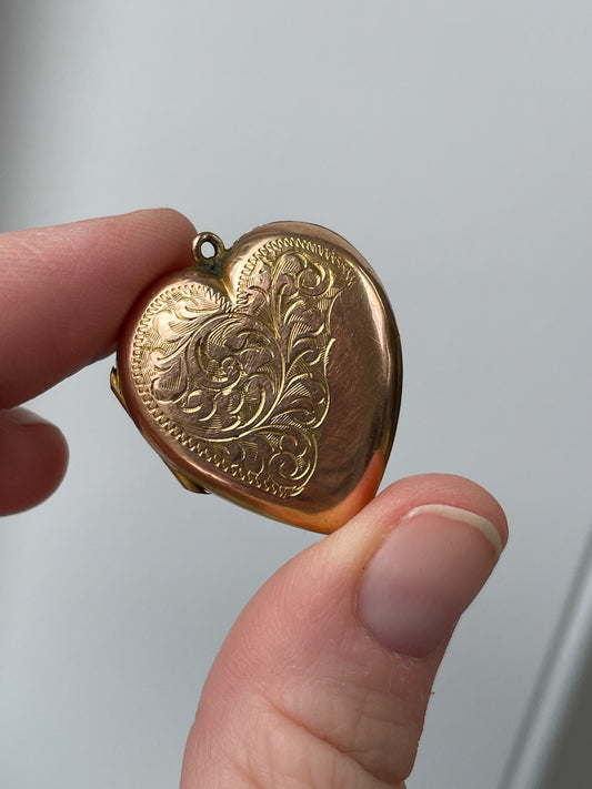 Vintage rose gold engraved heart shaped locket (with original photos)