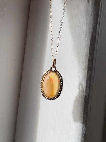 Vintage orange opal pendant 9ct gold and chain