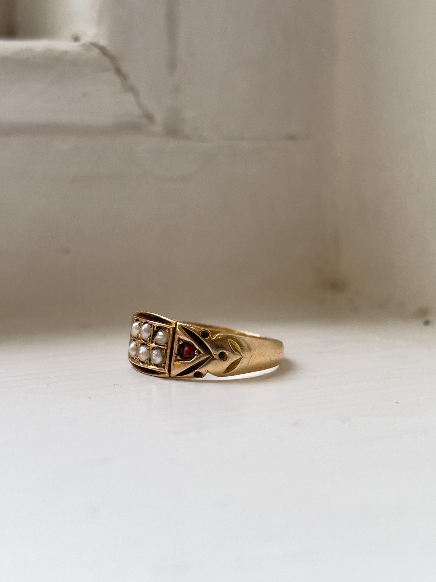 Antique seed pearl pinky ring from 1890 on 15ct gold