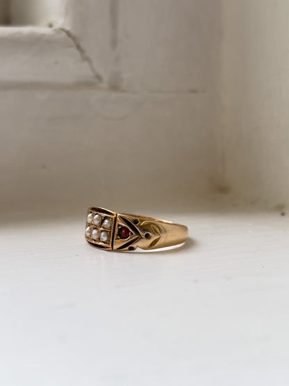 Antique seed pearl pinky ring from 1890 on 15ct gold