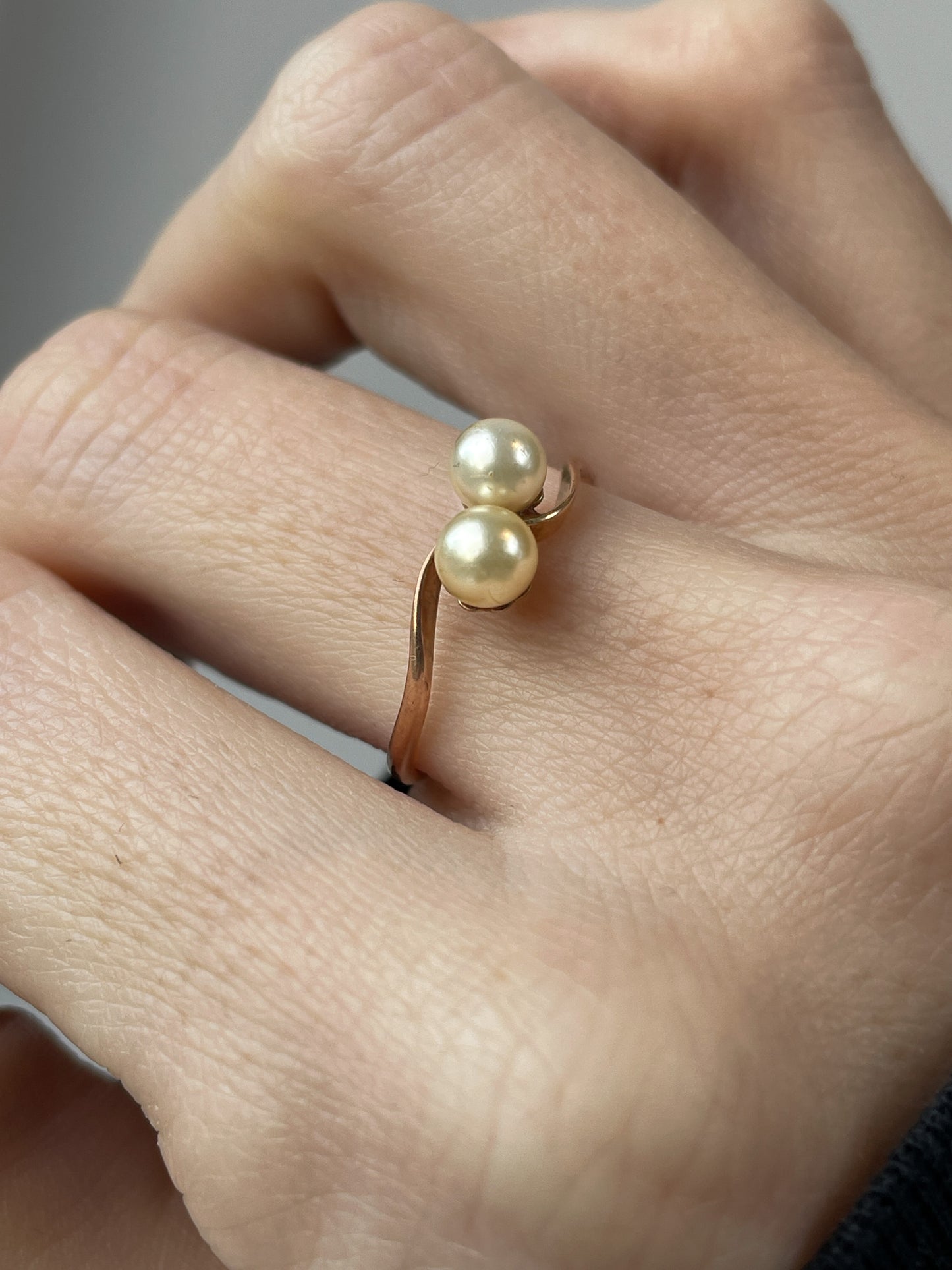 Vintage pearl toi-et-moi ring