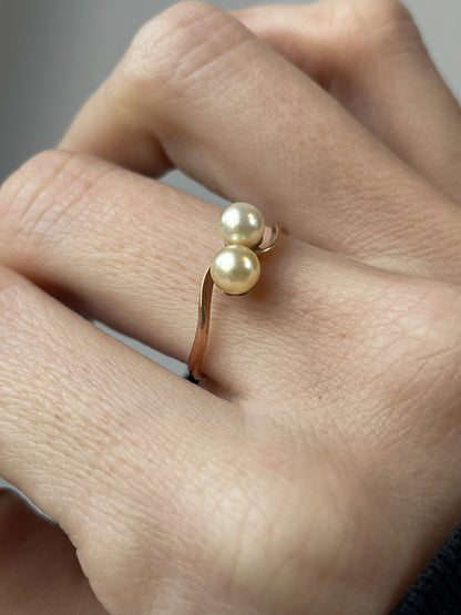 Vintage pearl toi-et-moi ring