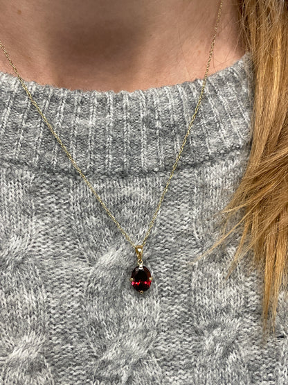 Contemporary garnet necklace pendant on 9ct gold with chain