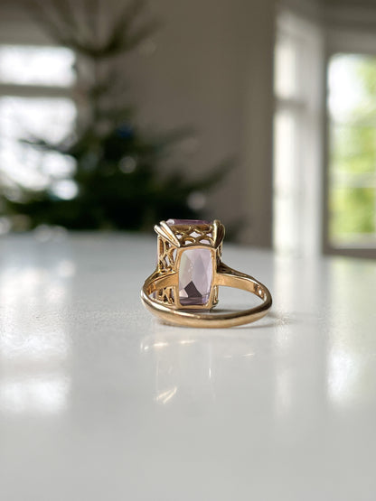Vintage 1960s 9ct gold amethyst cocktail ring