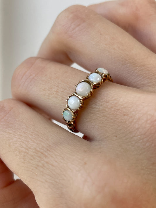 Vintage 5-stone opal ring on 9ct gold